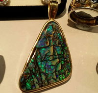 Whitsunday Opals  Didgeridoos - Internet Find