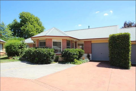 First National Moss Vale - Internet Find 3