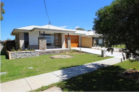 First National Moss Vale - Internet Find 4
