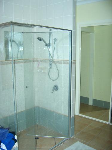 Yeppoon Glass–Aluminium - Internet Find 0