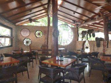 Lazy Lizard Tavern & Caravan Park - Internet Find 1