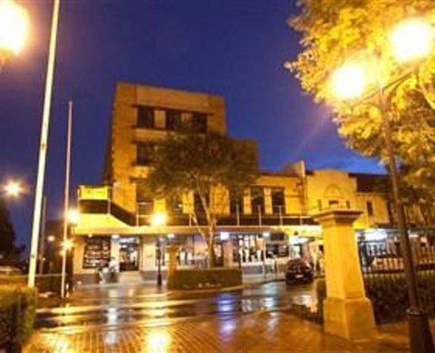 Amaroo Hotel - Internet Find 0