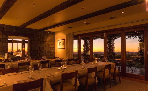 The Peak Restaurant At Spicers Peak Lodge - Internet Find 10