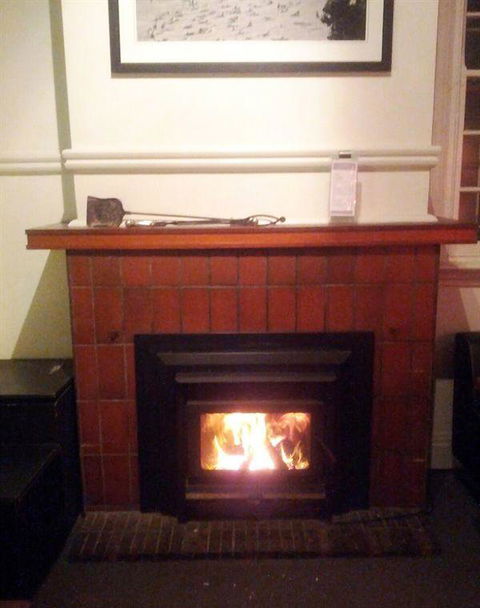 New Tattersalls Hotel - Internet Find 15