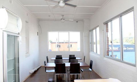 New Tattersalls Hotel - Internet Find 18