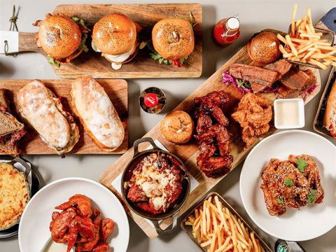 Noho NYC Bar & Grill - Internet Find 9