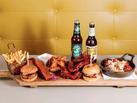 Noho NYC Bar & Grill - Internet Find 11
