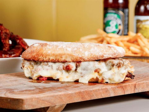 Noho NYC Bar & Grill - Internet Find 12