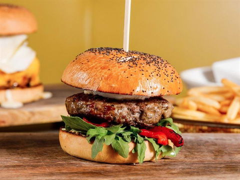 Noho NYC Bar & Grill - Internet Find 1