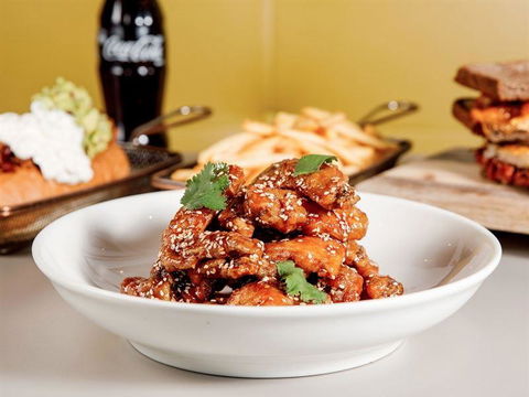 Noho NYC Bar & Grill - Internet Find 6
