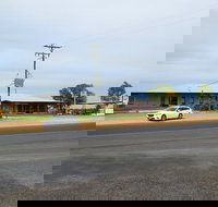 Two Mile Hotel - Internet Find