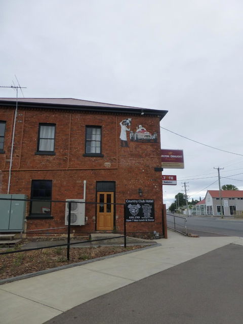 Cheqered Flag Bistro - Internet Find 2