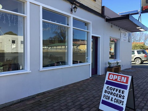 Chelles Place - Internet Find 0