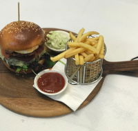 Spinnakers Restaurant - Internet Find