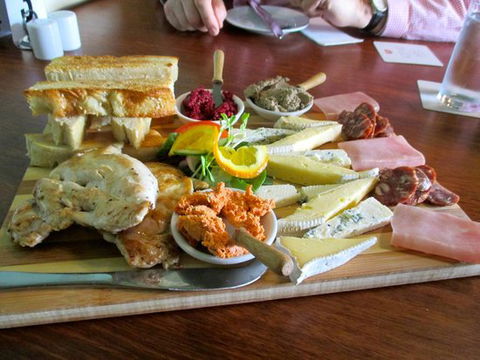 The Earl Of Spencer - Bar & Restaurant - Internet Find 0