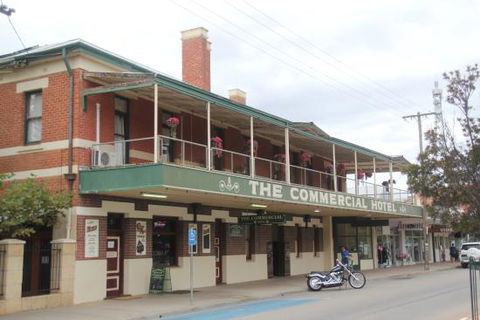 Commercial Hotel - Internet Find 0