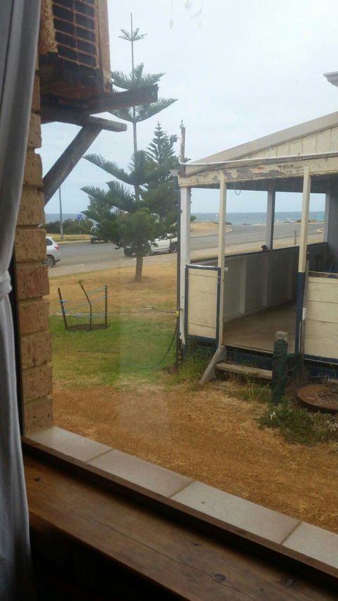 Toun Beach Cafe - Internet Find 4