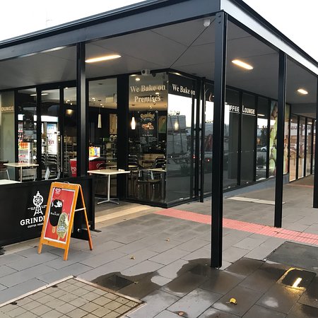 Q3 Coffee Lounge - Internet Find 0