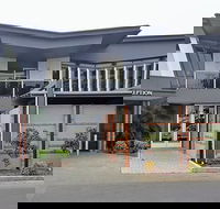 The Highlander Hotel - Internet Find