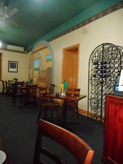 Commercial Hotel - Internet Find 3