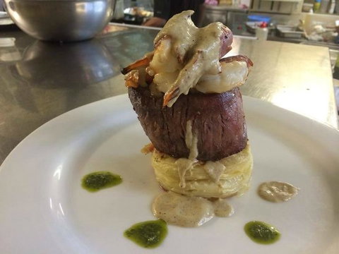 The Watersedge Restaurant - Internet Find 0