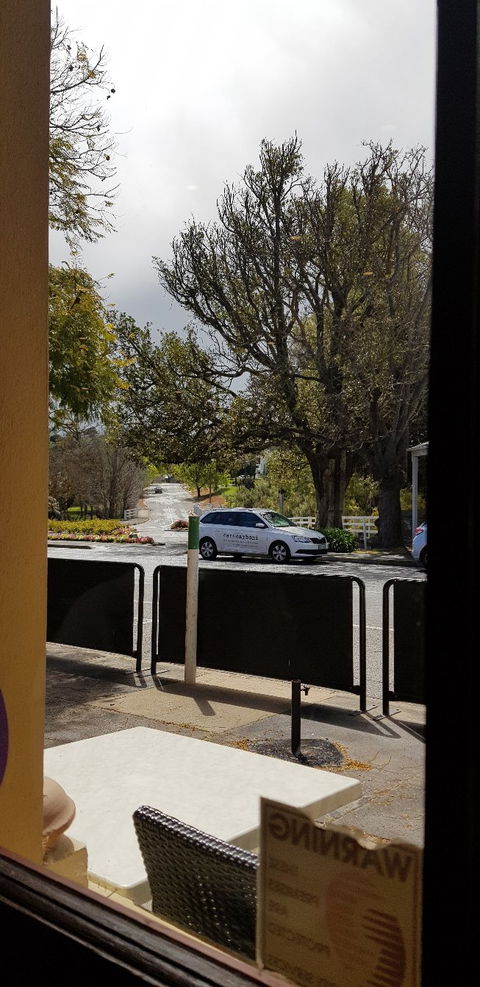 Wanera Wine Bar And Restaurant - Internet Find 3