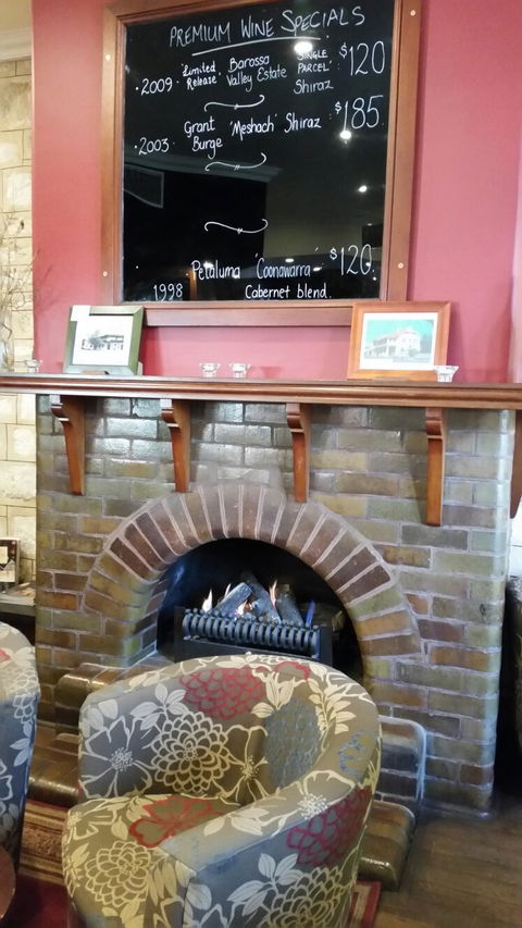 Wanera Wine Bar And Restaurant - Internet Find 6