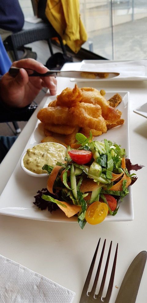 Paulett Wines & Bush DeVine Cafe - Internet Find 1
