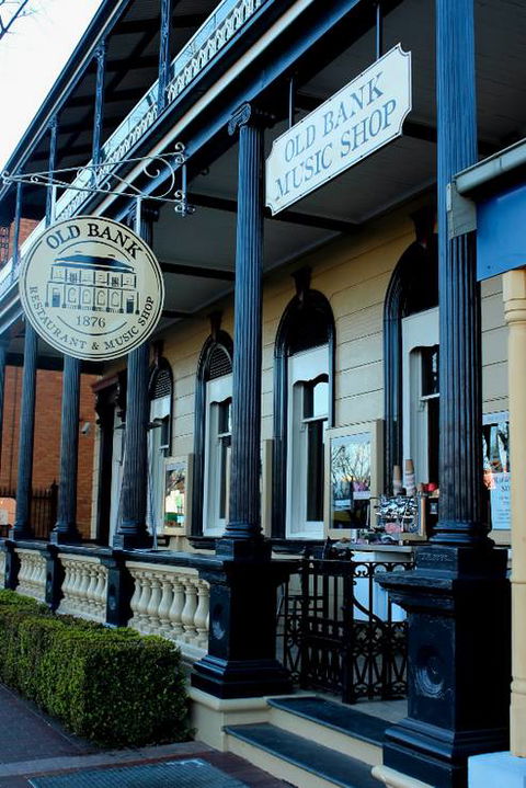 Old Bank Restaurant & Bar - Internet Find 3