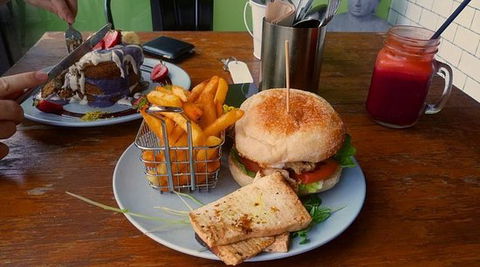 Sera Bar Burleigh - Internet Find 0