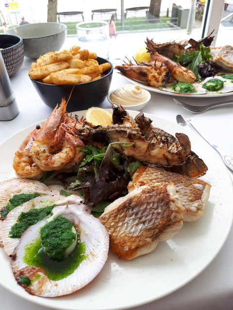 Tides Waterfront Dining - Internet Find 5