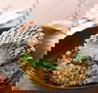 Commercial Hotel Motel Bistro - Internet Find