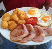 Smiley Piggy Cafe - Internet Find