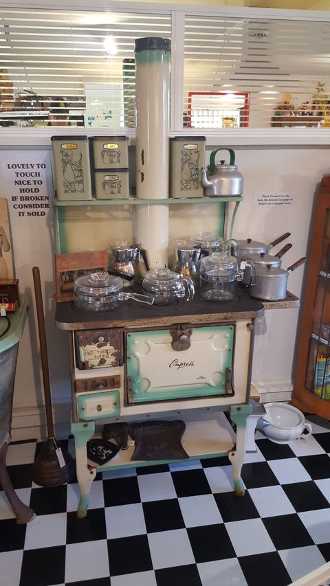 Mjs Retro & Vintage Wares - Internet Find 2