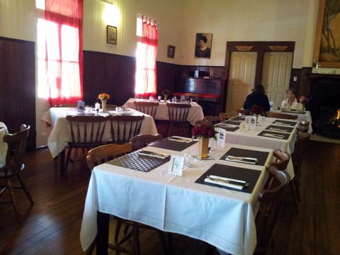 Ravenshoe Hotel - Internet Find 0