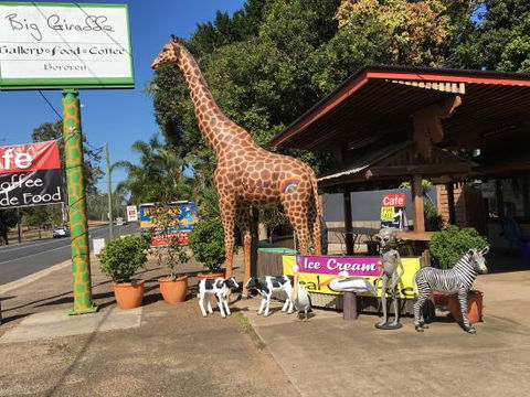 The Big Giraffe - Internet Find 0