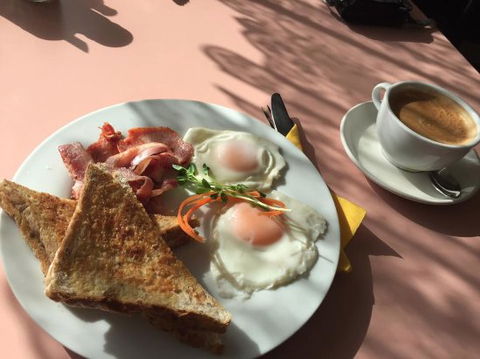 Travellers Rest Cafe - Internet Find 0