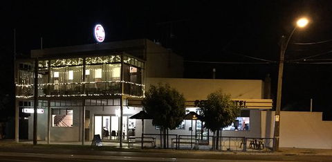 Tysons Reef Hotel - Internet Find 0