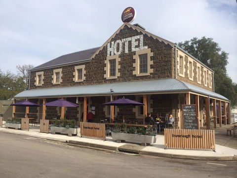 Inverleigh Hotel - Internet Find 0