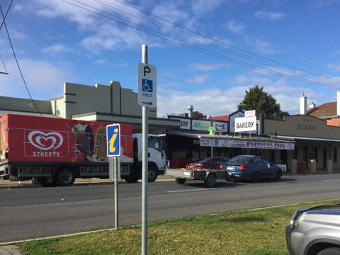 Pyrenees Pies - Internet Find 0