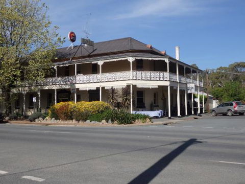 Seven Creeks Hotel - Internet Find 0