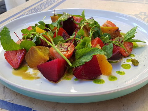 Saveur Restaurant - Internet Find 0