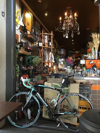 Picknick Cafe & Family Restaurant - Internet Find 0