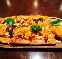 four hands pizza bar  grill - Internet Find