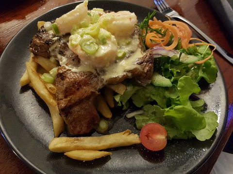 Gollan Restaurant - Internet Find 0
