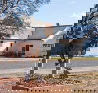 Pretty Pine Hotel - Internet Find