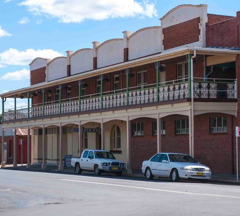 The Royal Hotel Restaurant - Internet Find 0
