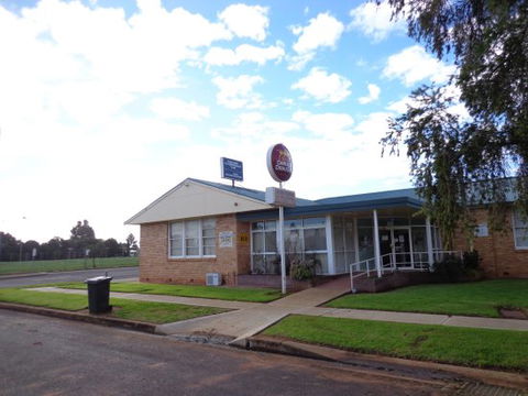 Goolgowi Ex- Servicemen's Memorial Club - Internet Find 0