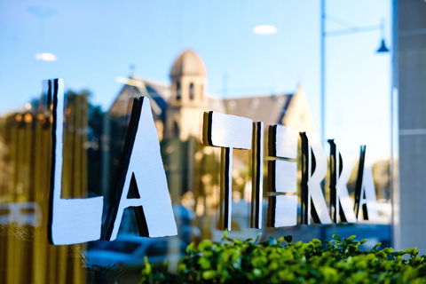 La Tierra Restaurant & Bar - Internet Find 1