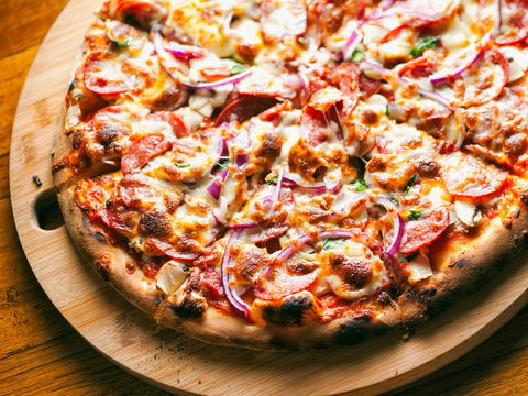 Earth Oven Wood Fired Pizza - Internet Find 1